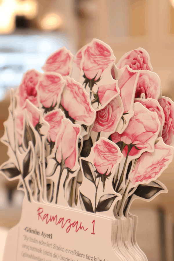 Pembe Gül Temalı Çiçekli Ramazan Takvimi
