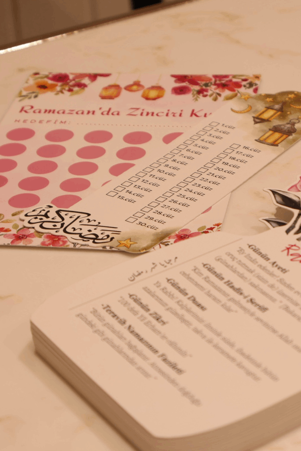 Pembe Gül Temalı Çiçekli Ramazan Takvimi