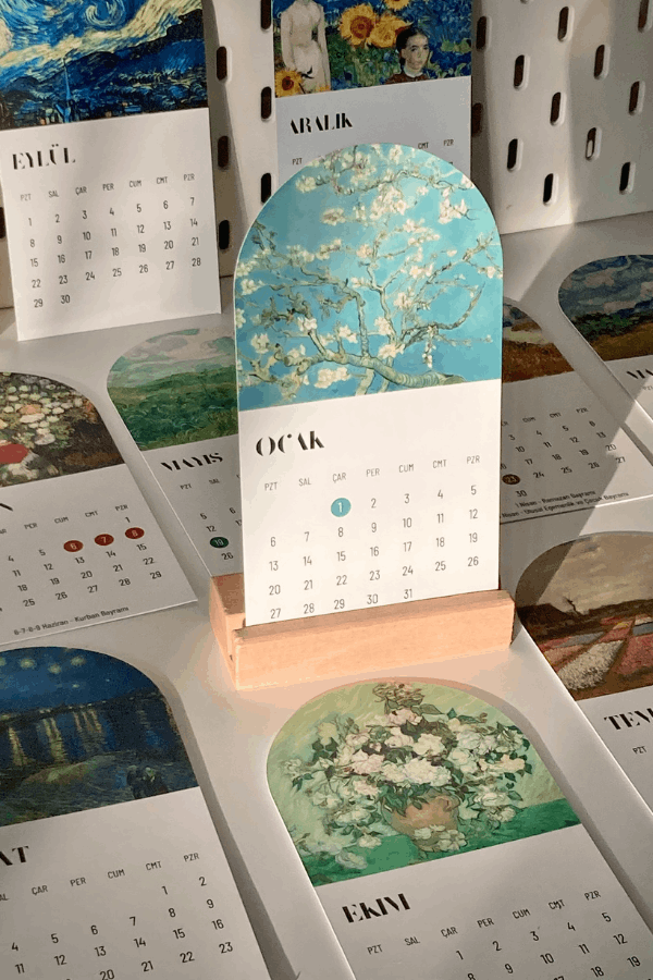 2026 Van Gogh Temalı Ahşap Standlı Masaüstü Takvim, Özel Tasarım Masa Takvimi