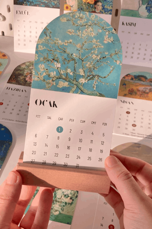 2026 Van Gogh Temalı Ahşap Standlı Masaüstü Takvim, Özel Tasarım Masa Takvimi