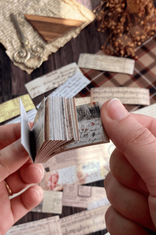 Vintage Gazete / Mektup Temalı Şerit Sticker Kitapçığı