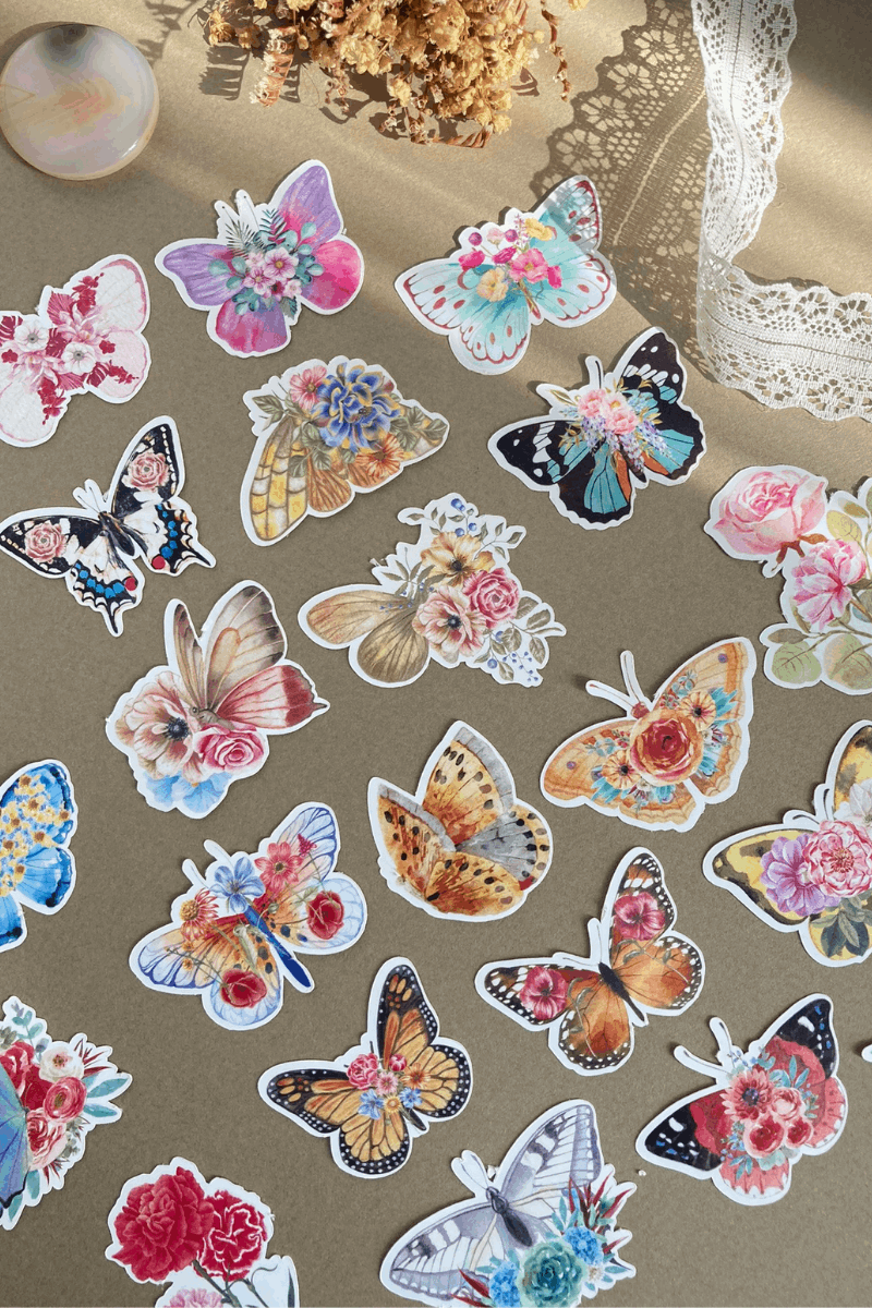 Nazende Çiçekli Kelebekler Sticker Seti