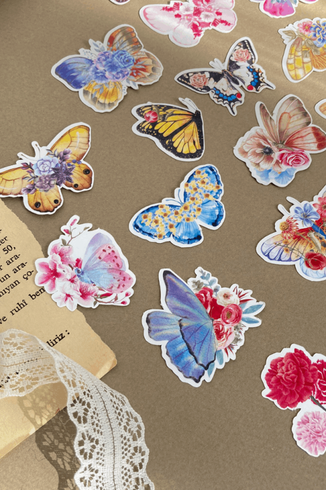 Nazende Çiçekli Kelebekler Sticker Seti