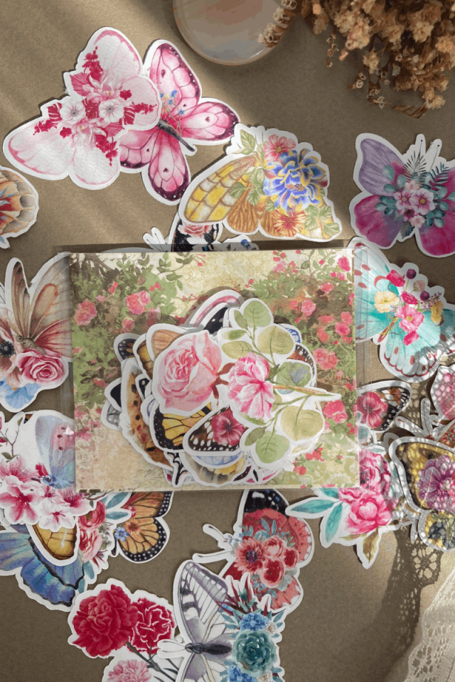 Nazende Çiçekli Kelebekler Sticker Seti