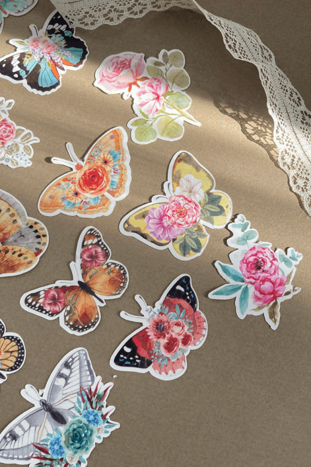 Nazende Çiçekli Kelebekler Sticker Seti