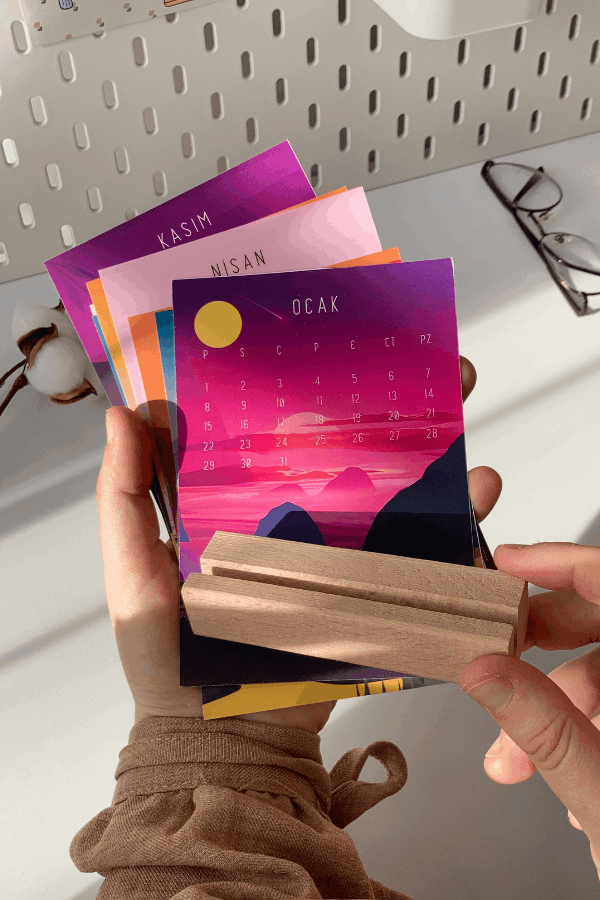 2026 Ahşap Standlı Masaüstü Takvim Manzara Temalı