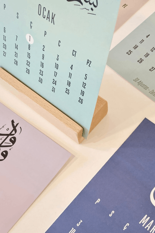2025 Masa Takvimi Hat Sanatı Temalı Ahşap Standlı