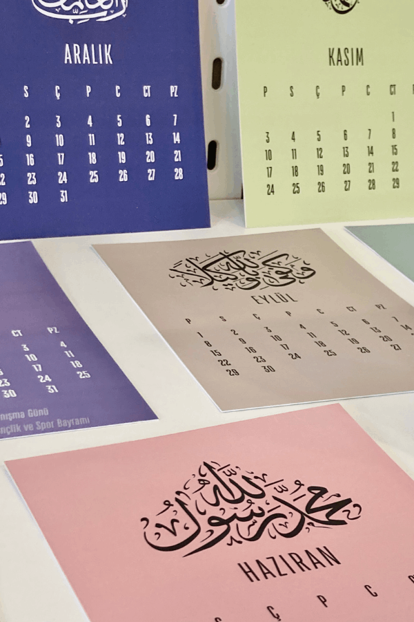 2025 Masa Takvimi Hat Sanatı Temalı Ahşap Standlı