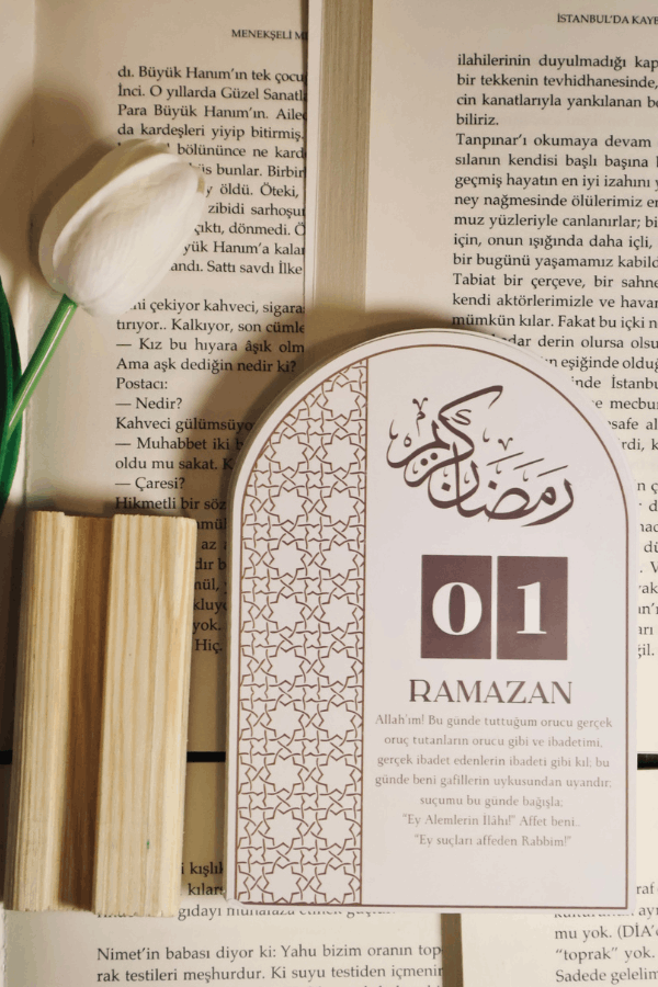 Dualarla Ramazan Takvimi 30 Günlük İslâmi Ramazan Masa Takvimi