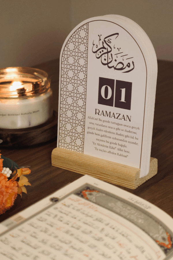 Dualarla Ramazan Takvimi 30 Günlük İslâmi Ramazan Masa Takvimi