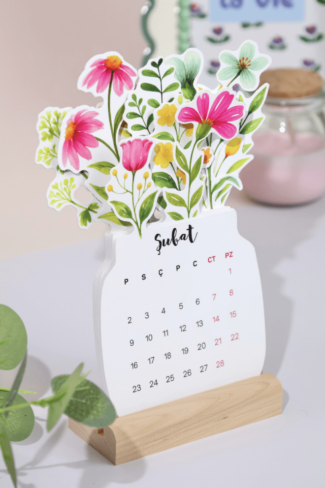 2026 Çiçekli Ahşap Standlı Masa Takvimi, Özel Tasarım Masa Takvimi Vazodaki Çiçekler