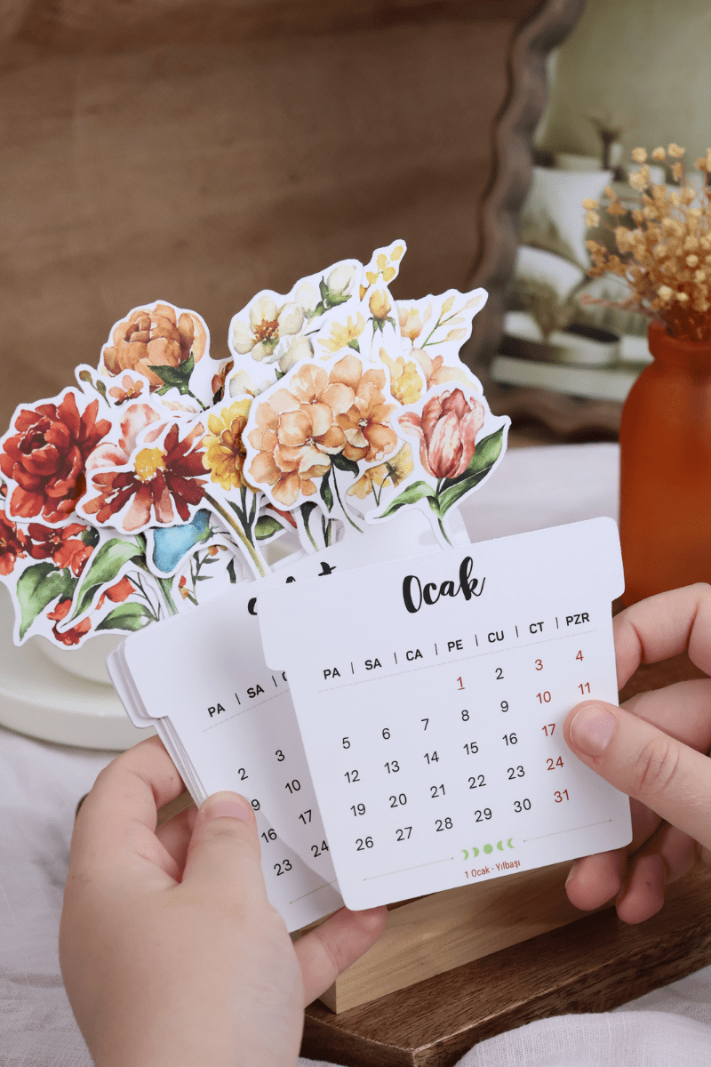 2026 Vintage Çiçekli Ahşap Standlı Masa Takvimi, Özel Tasarım Masa Takvimi