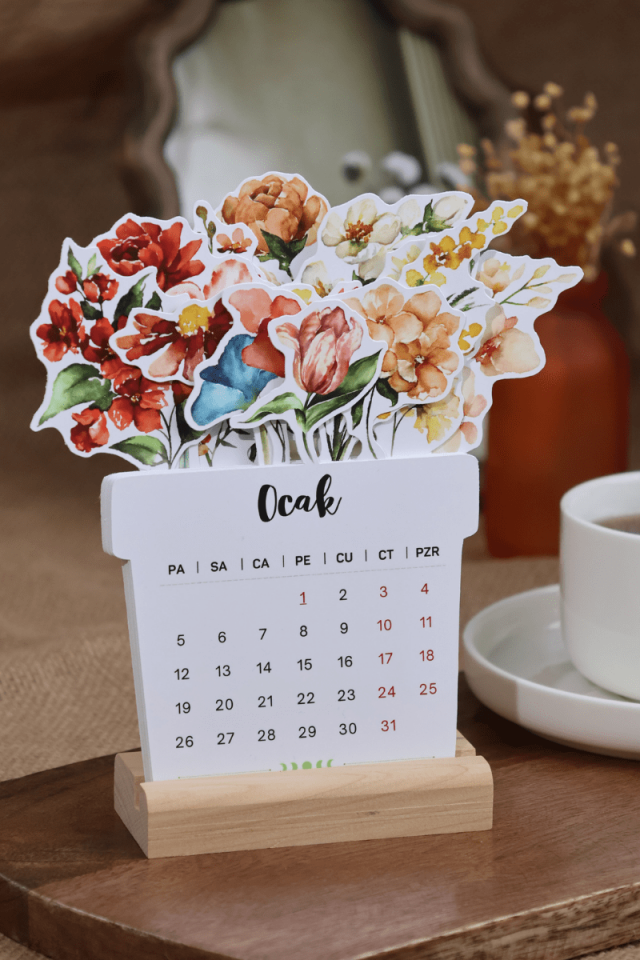 2026 Vintage Çiçekli Ahşap Standlı Masa Takvimi, Özel Tasarım Masa Takvimi