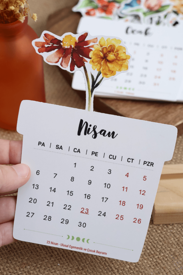 2026 Vintage Çiçekli Ahşap Standlı Masa Takvimi, Özel Tasarım Masa Takvimi