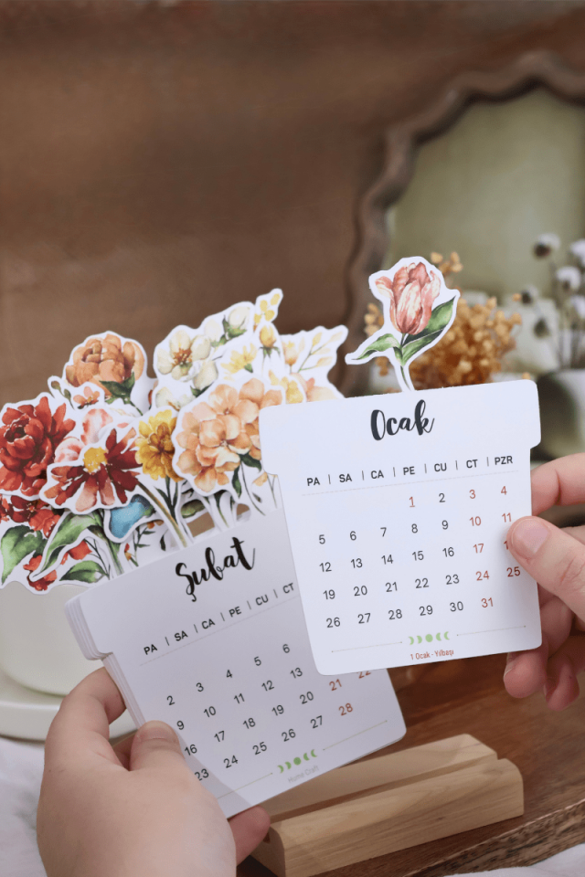 2026 Vintage Çiçekli Ahşap Standlı Masa Takvimi, Özel Tasarım Masa Takvimi