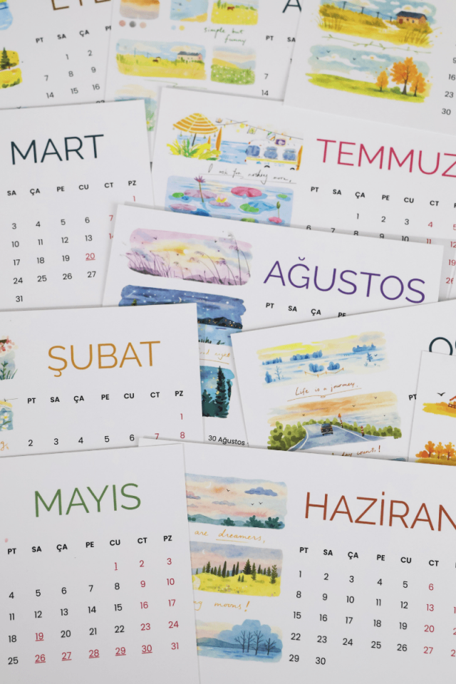 2026 Ahşap Standlı Pastel Manzara Desenli Yatay Form Masa Takvimi