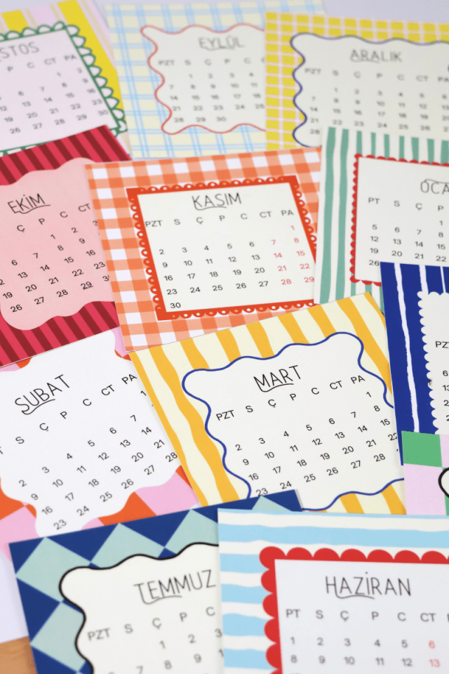 2026 Ahşap Standlı Pastel Desenli Kare Form Masa Takvimi, Özel Tasarım Masa Takvimi playfull