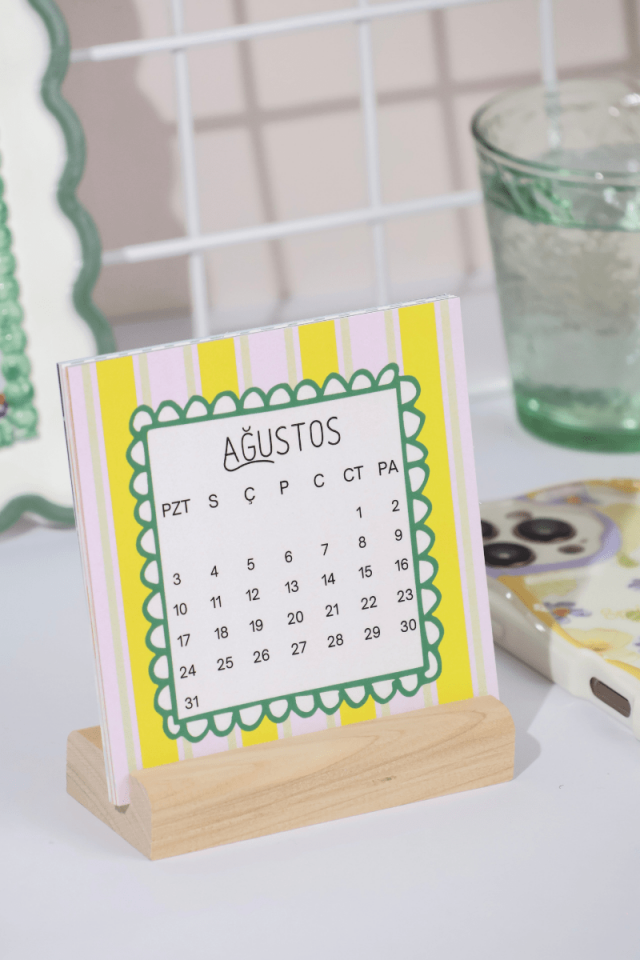 2026 Ahşap Standlı Pastel Desenli Kare Form Masa Takvimi, Özel Tasarım Masa Takvimi playfull