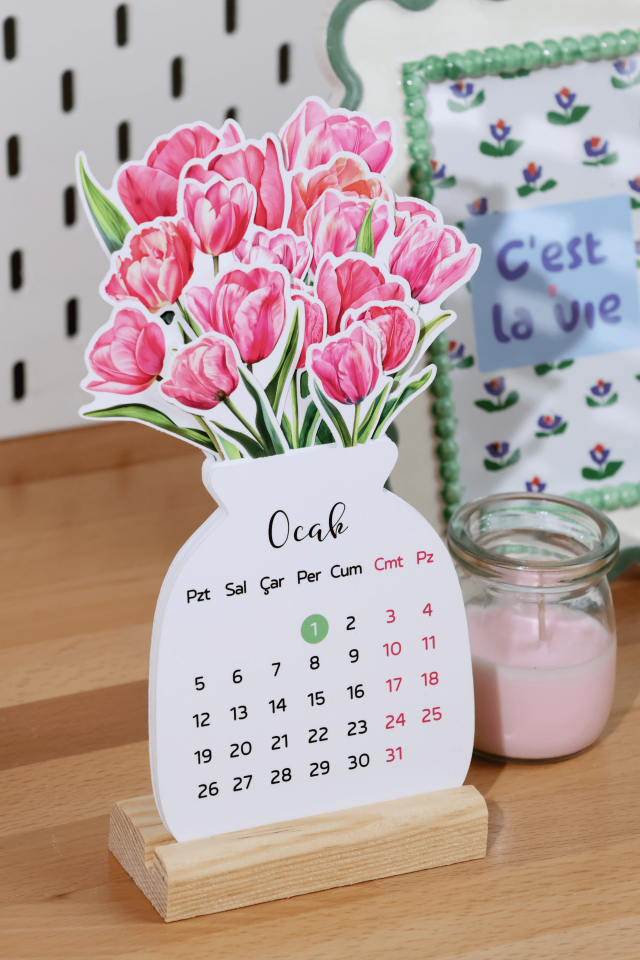 2026 Pembe Laleli Ahşap Standlı Masa Takvimi, Özel Tasarım Masa Takvimi pembe laleler 12x21 cm