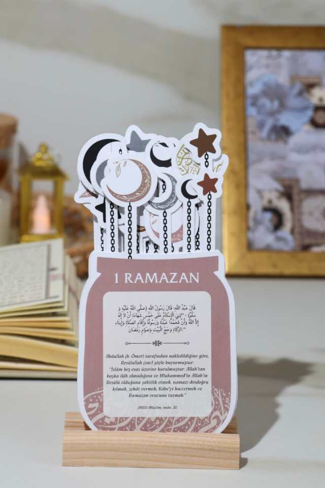Soft Görünümlü Hilal Temalı Ramazan Takvimi