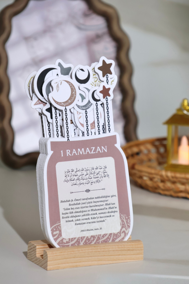 Soft Görünümlü Hilal Temalı Ramazan Takvimi