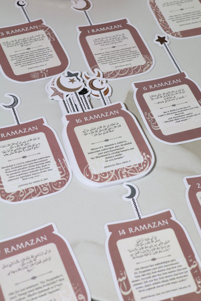 Soft Görünümlü Hilal Temalı Ramazan Takvimi